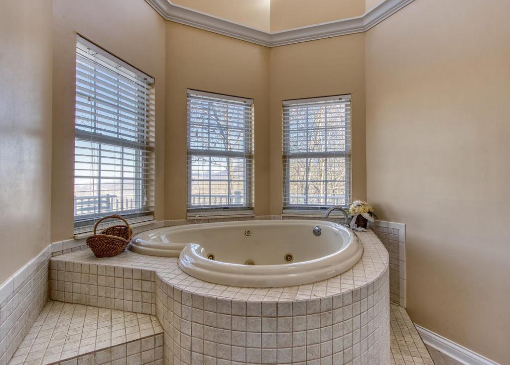 Ober Hideaway, Hot Tub, Wifi, 1089 Free Tickets Each Paid Day, Dollywood And More Gatlinburg Exteriör bild
